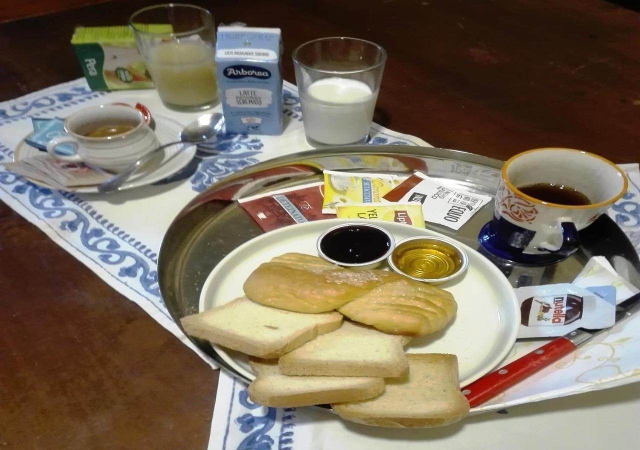 B&B Le Finestre Su Via Cavour Sassari Luaran gambar