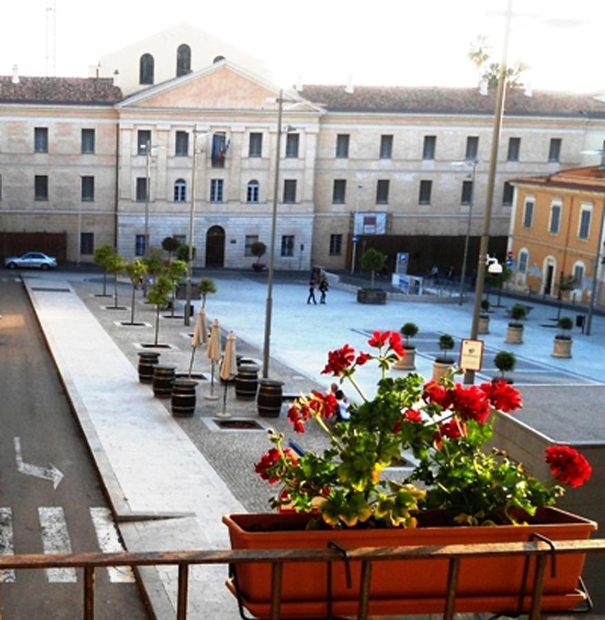 B&B Le Finestre Su Via Cavour Sassari Luaran gambar