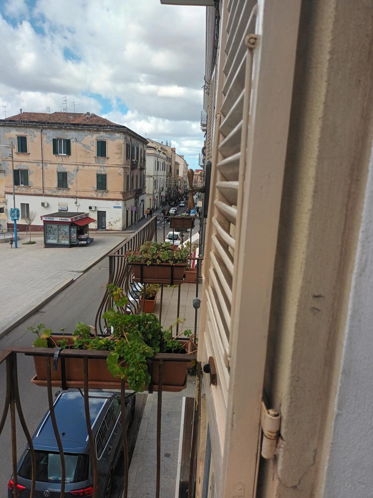 B&B Le Finestre Su Via Cavour Sassari Luaran gambar