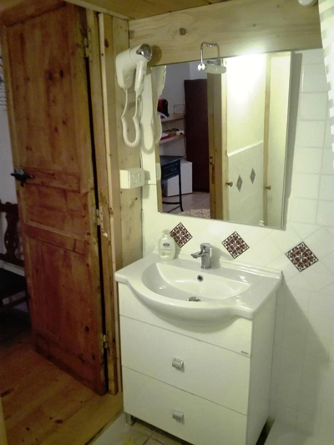 B&B Le Finestre Su Via Cavour Sassari Bilik gambar