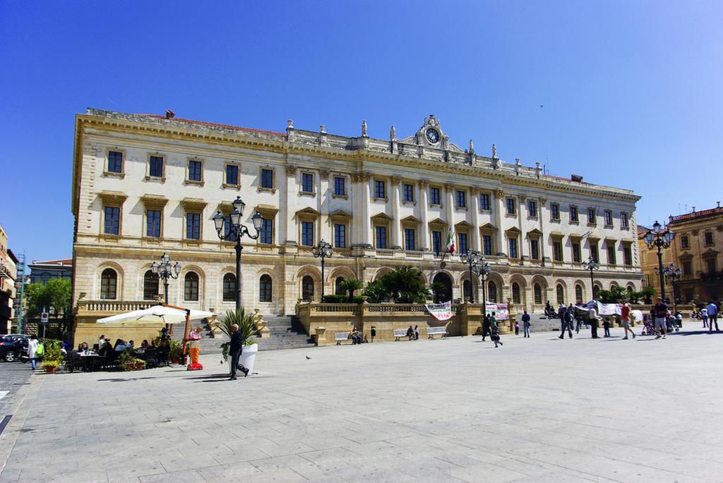 B&B Le Finestre Su Via Cavour Sassari Luaran gambar