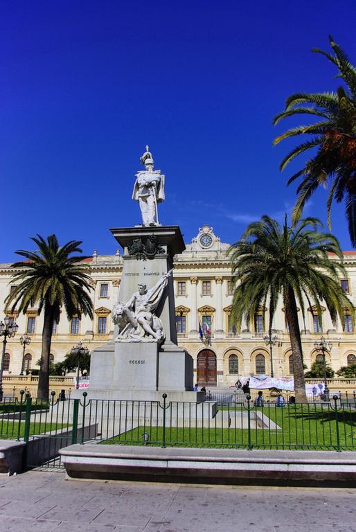 B&B Le Finestre Su Via Cavour Sassari Luaran gambar