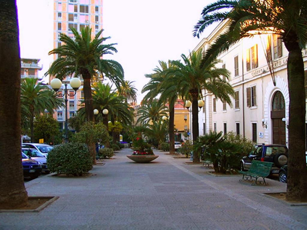B&B Le Finestre Su Via Cavour Sassari Luaran gambar