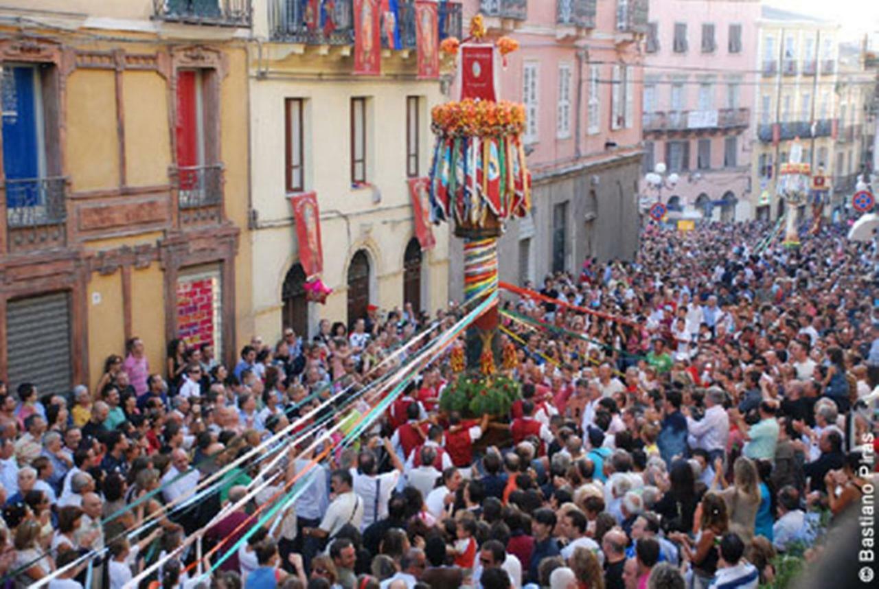 B&B Le Finestre Su Via Cavour Sassari Luaran gambar